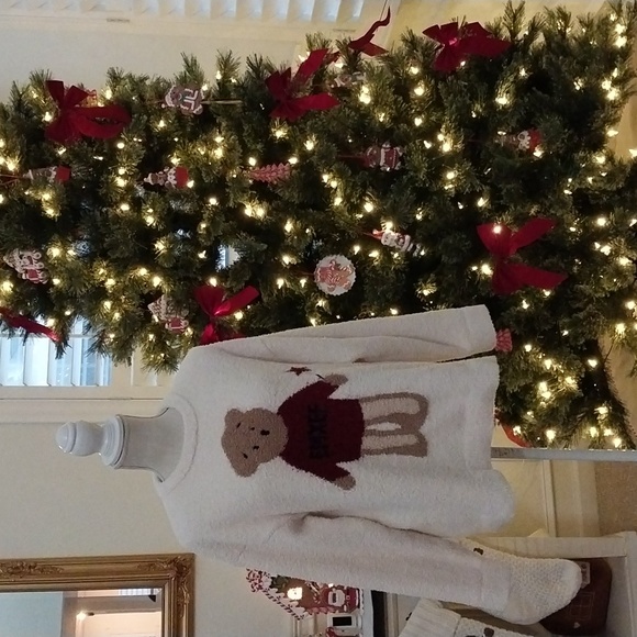 Rare Emxee Holiday Cream Crewneck Pullover Fuzzy Sweater Bear Logo Womens Size M - Picture 2 of 9